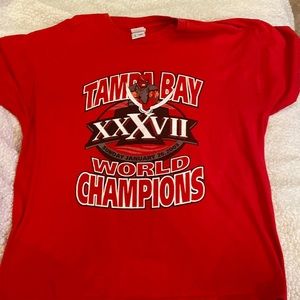 Tampa Bay buccaneers world champions Super Bowl 37 January 26, 2003. Red T-shirt